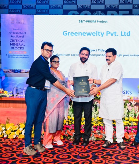 Greenewelty team receiving Ministry of Mines recognition